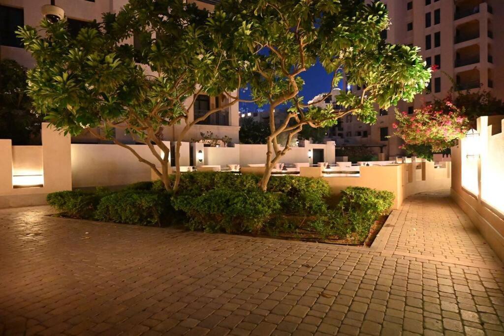 Apartment Brand New Furniture . Close To Mall. Dubai