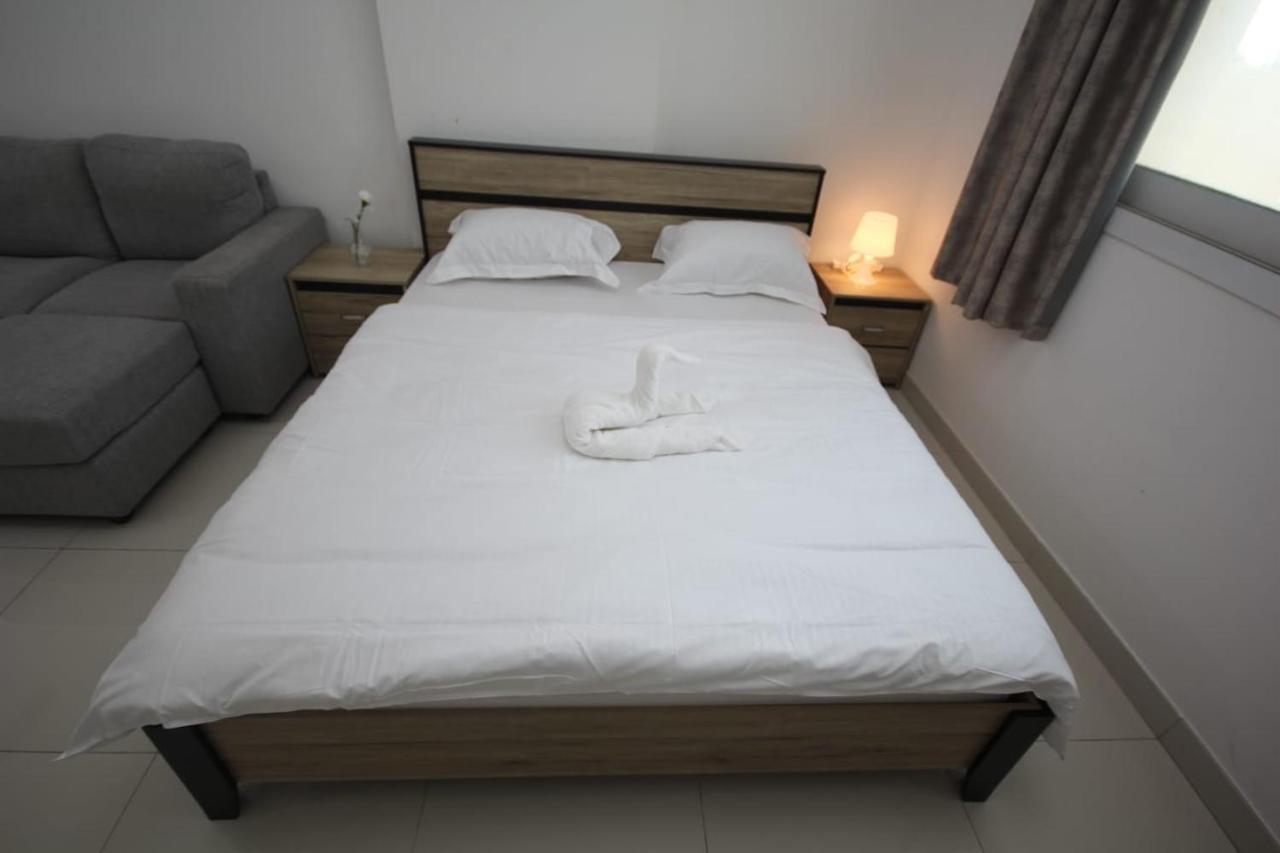 Apartment Cozy And Small Partitions For Men Guests In Dubai