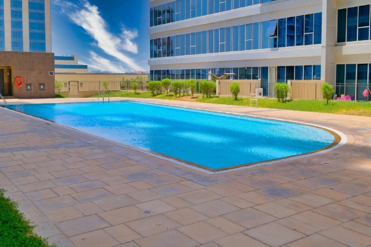 Octavius Holiday Homes, Spacious 2 Bedroom Apartment, Skyline & Burj Khalifa View