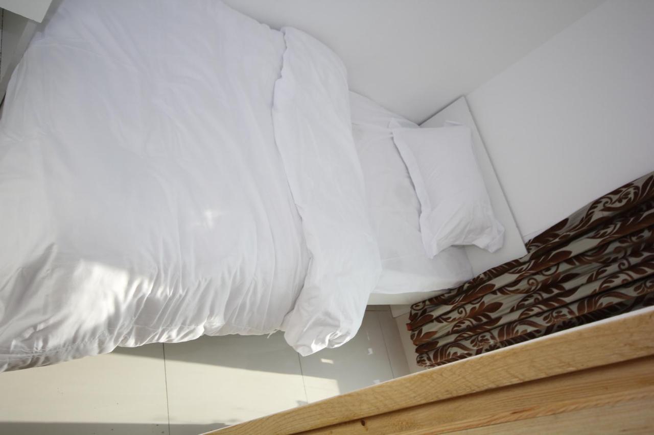 Cozy And Small Partitions For Men Guests In Apartment