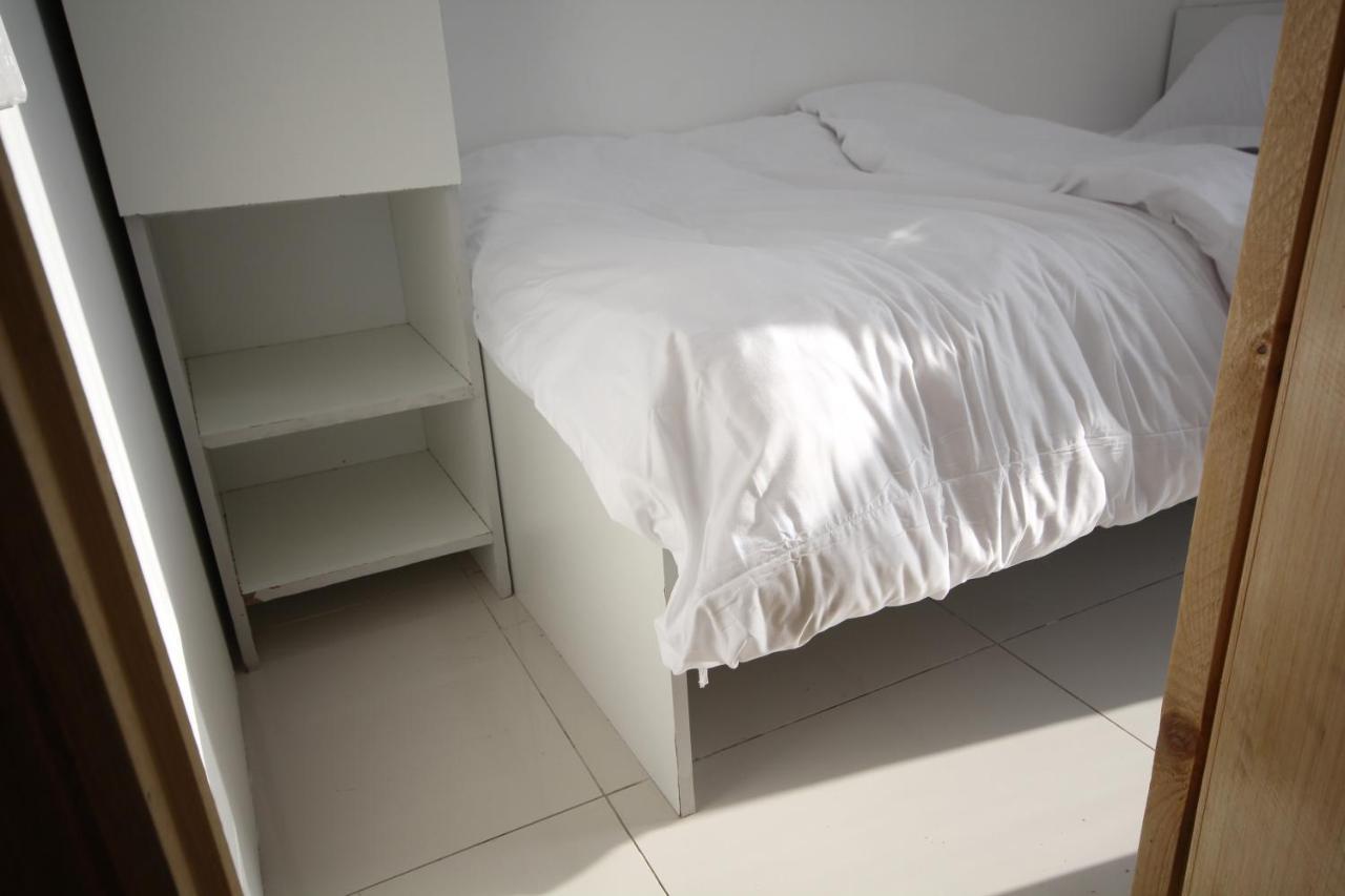 Cozy And Small Partitions For Men Guests In Apartment *