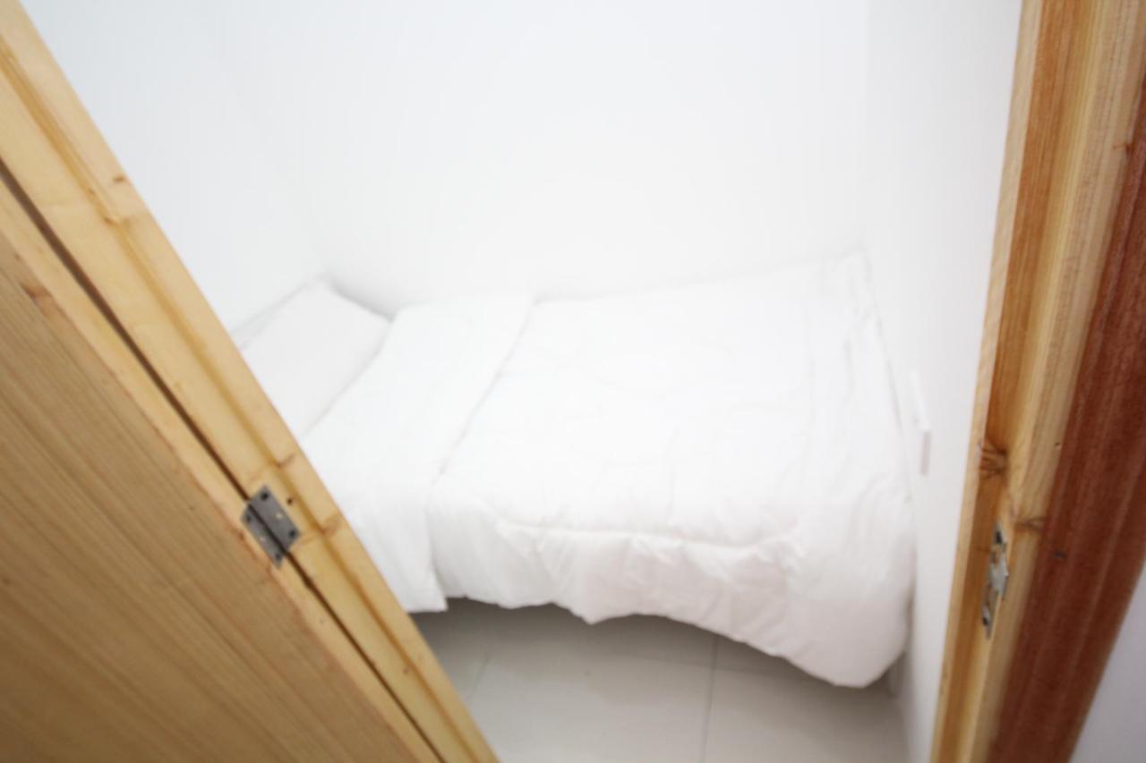 Apartment Cozy And Small Partitions For Men Guests In Dubai