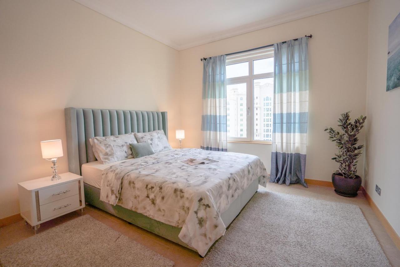 The Palm Luxury 4-Br Beach Club Access Dubai Apartment