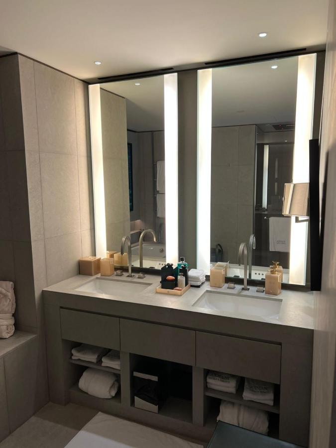 2 Bedroom At Armani Burj Khalifa Apartment *