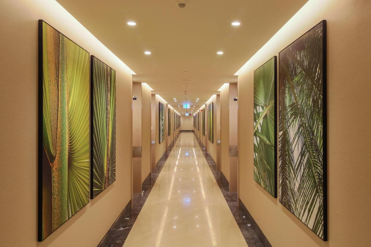 Makeen The Palm Tower Jumeirah Apartment *