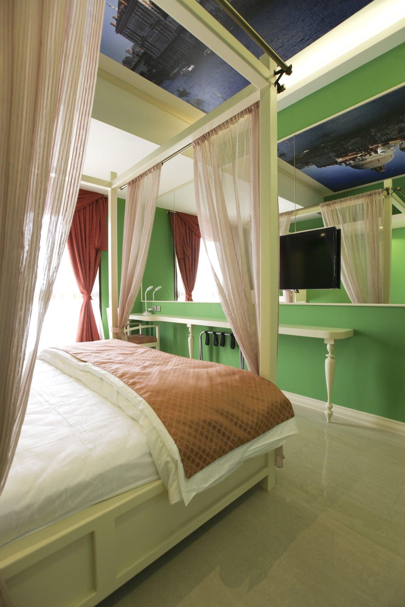 Hotel Palette Royal Reflections And
