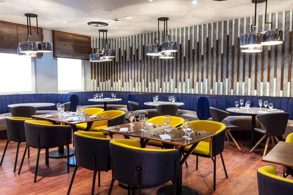 Hotel Premier Al Jaddaf 3*