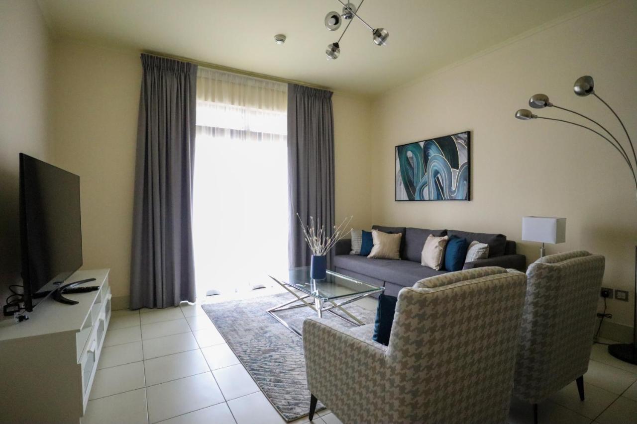 Higuests - Charming With Private Balcony Near Mall Apartment *