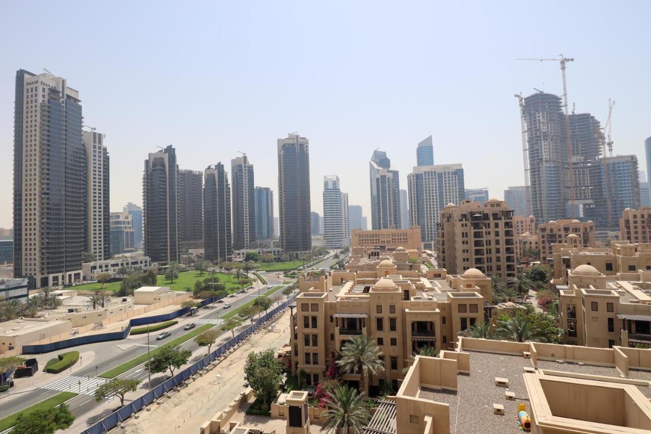Higuests - Charming With Private Balcony Near Mall Apartment Dubai