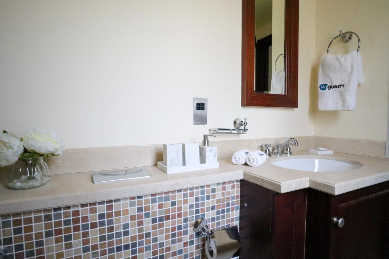 Apartment Higuests - Charming With Private Balcony Near Mall