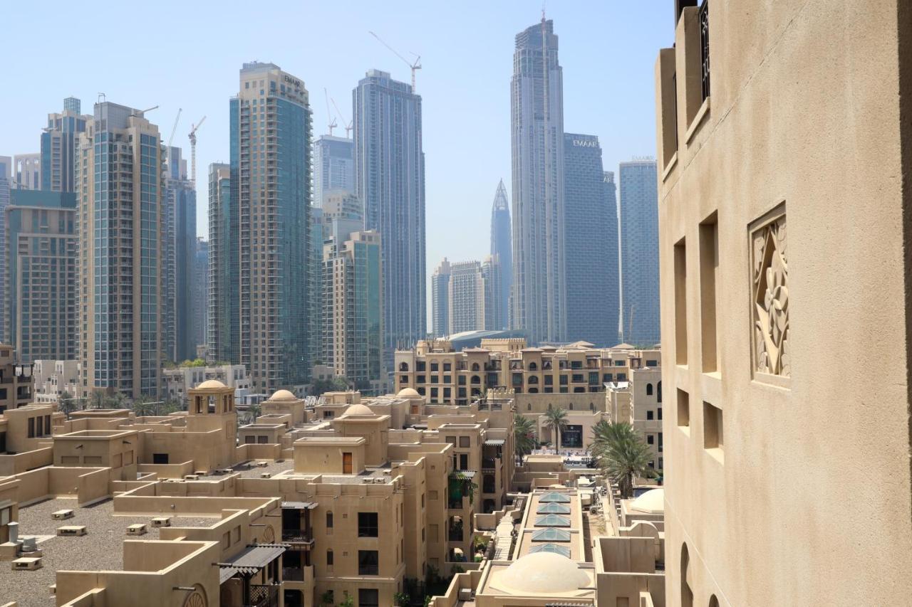 Apartment Higuests - Charming With Private Balcony Near Mall *