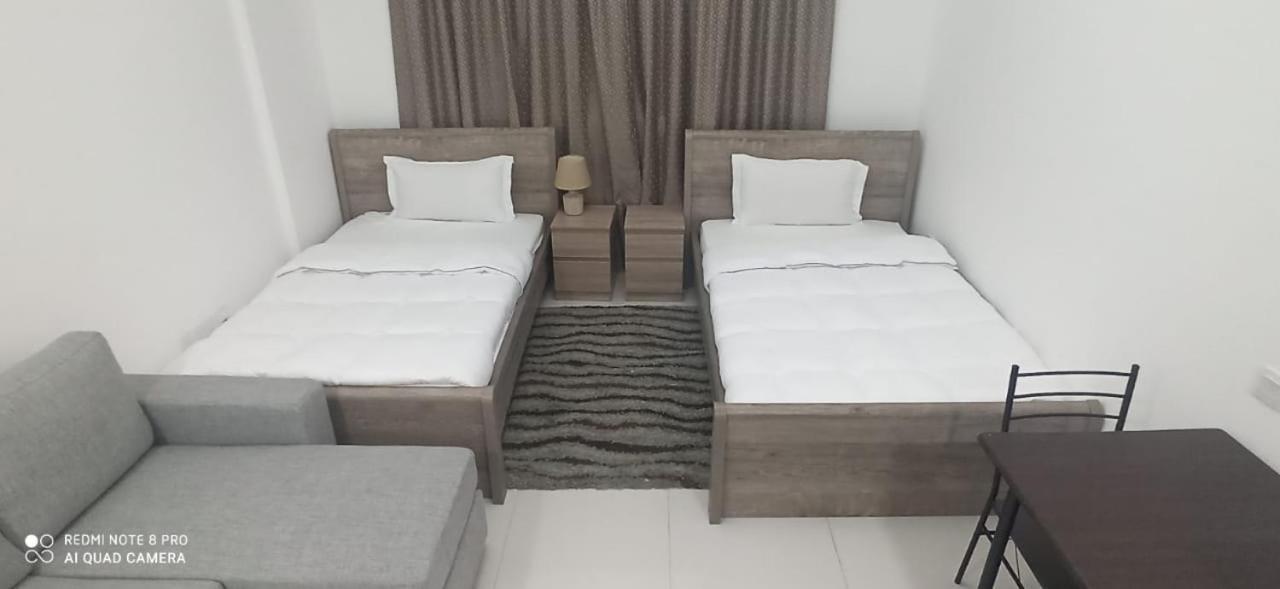 Cozy And Small Partitions For Men Guests In