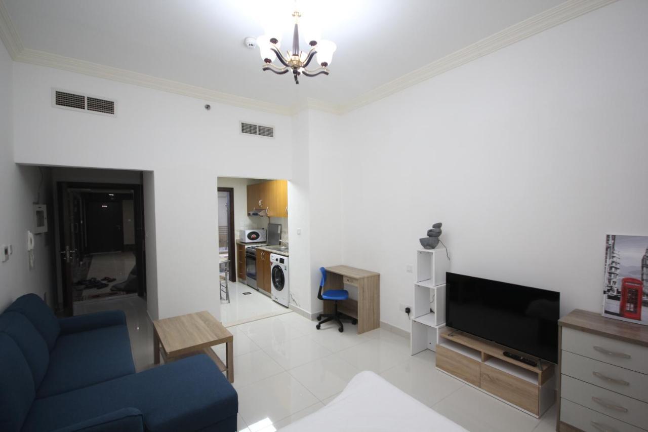 Cozy And Small Partitions For Men Guests In Apartment Dubai