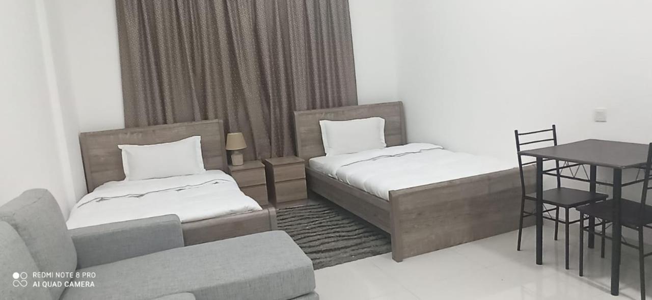Apartment Cozy And Small Partitions For Men Guests In *