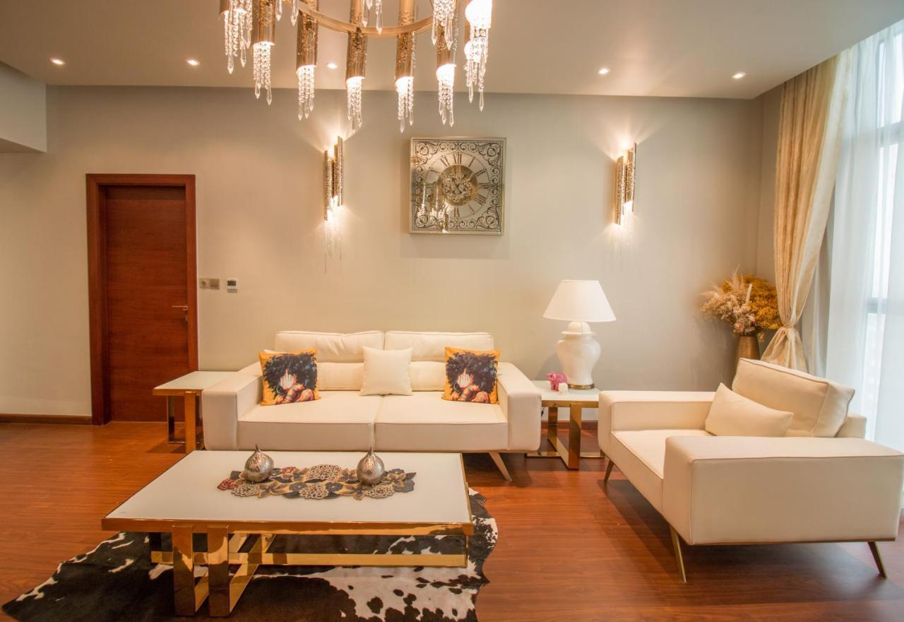 Luxurious 2br - Fully Upgraded - High-end Facilities *