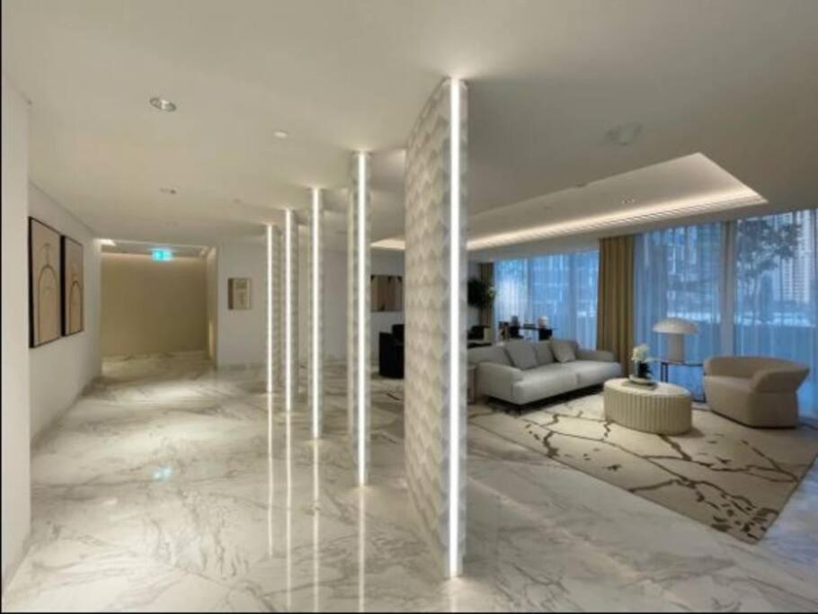 Luxury Brand New 2 Bedroom With Bluewater Views Apartment