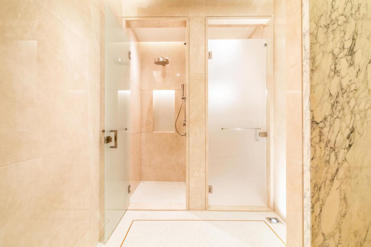 Makeen The Palm Tower Jumeirah Apartment Dubai