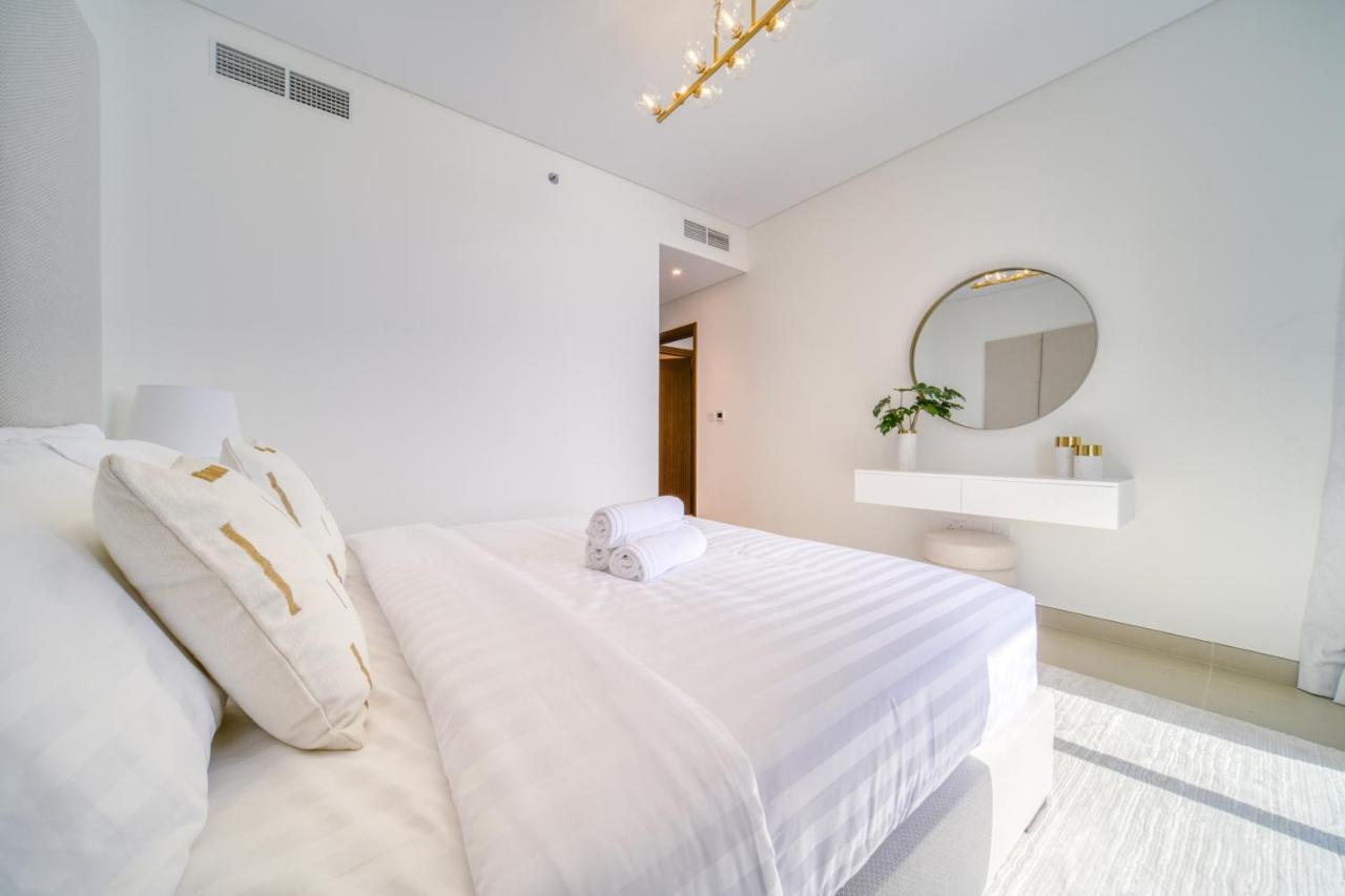Apartment Luxury Brand New 2 Bedroom With Bluewater Views *