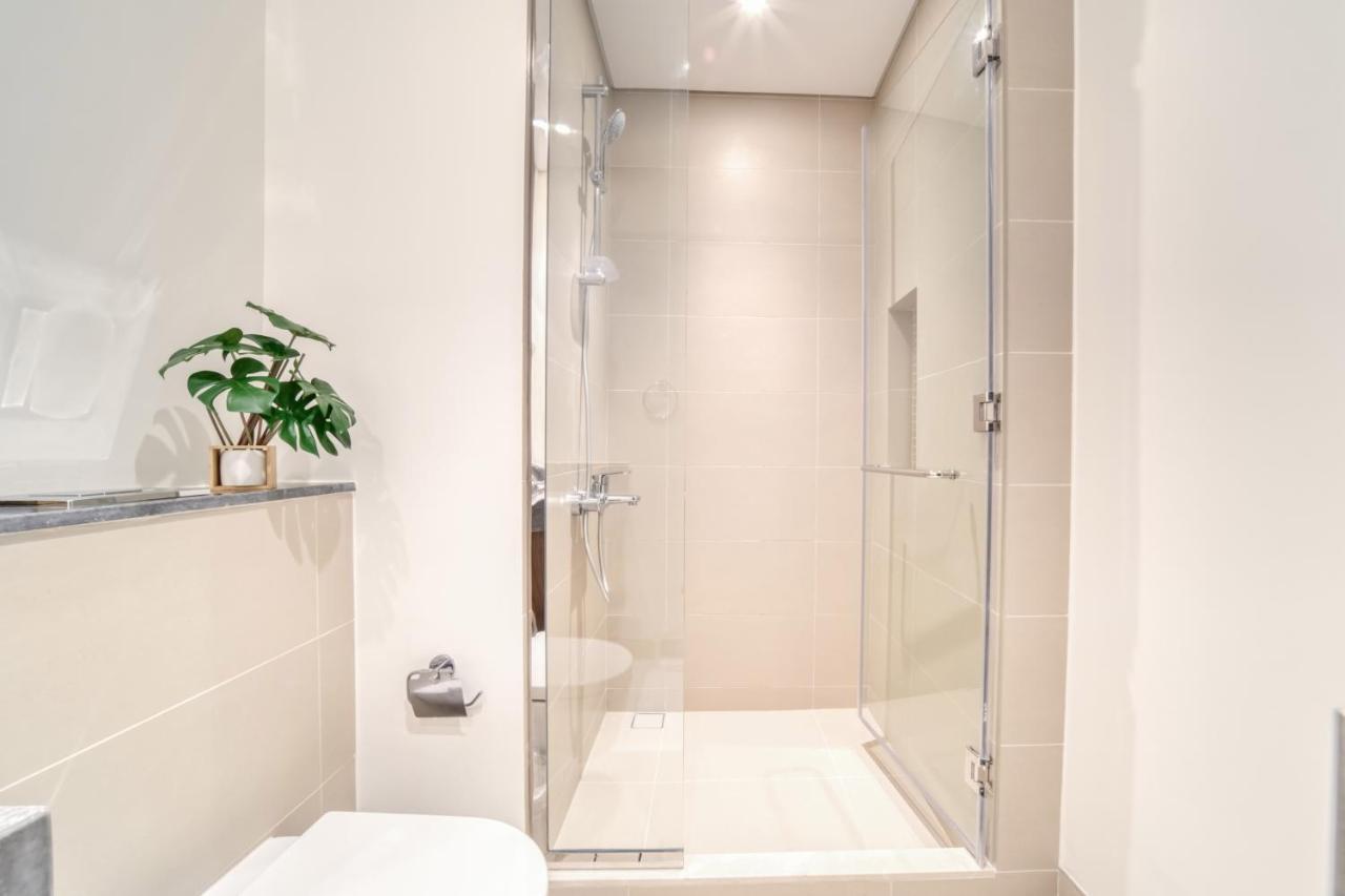 Apartment Luxury Brand New 2 Bedroom With Bluewater Views