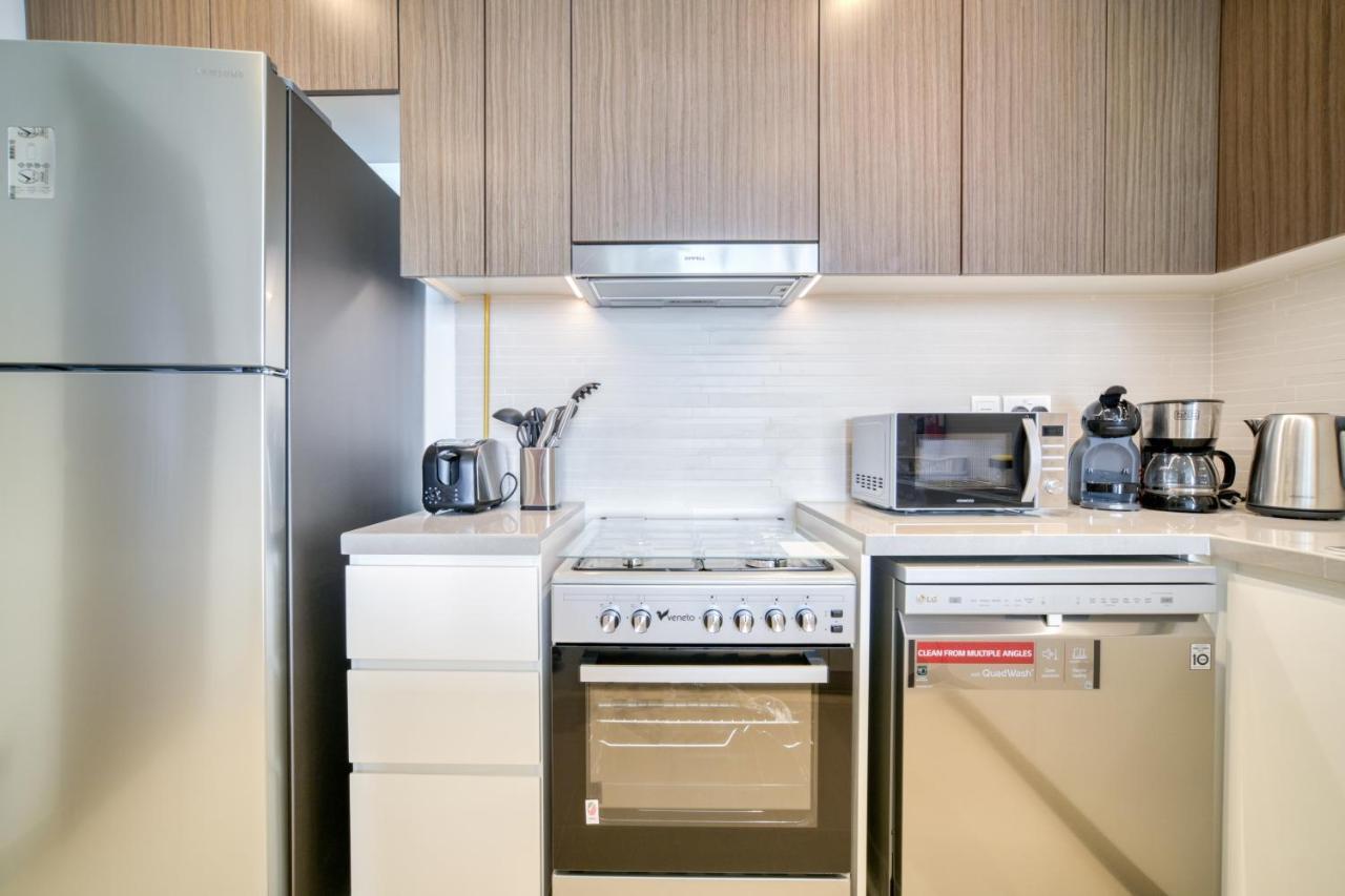Apartment Luxury Brand New 2 Bedroom With Bluewater Views *
