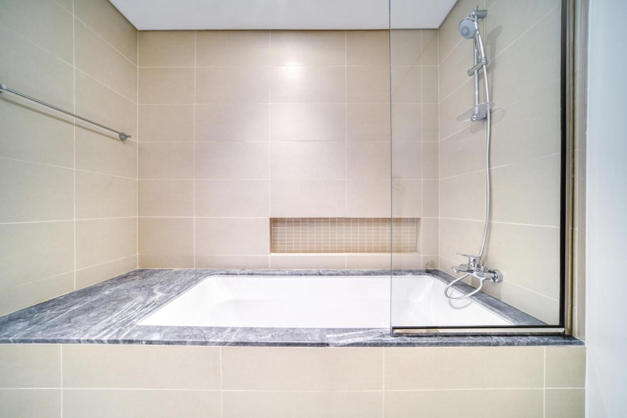 Luxury Brand New 2 Bedroom With Bluewater Views Apartment