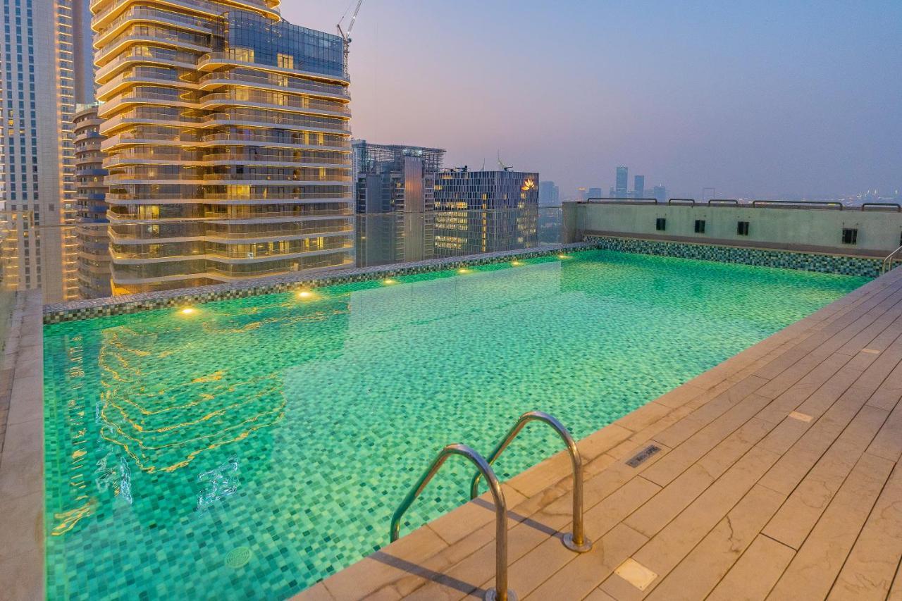 Monty Holiday - Charming With Canal View Near Mall Apartment *