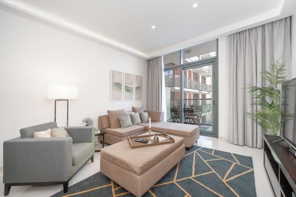 Frank Porter - Damac Celestia Apartment Dubai