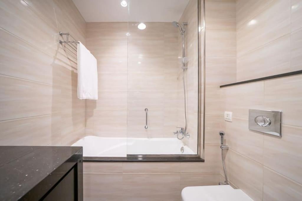 Frank Porter - Damac Celestia Apartment Dubai