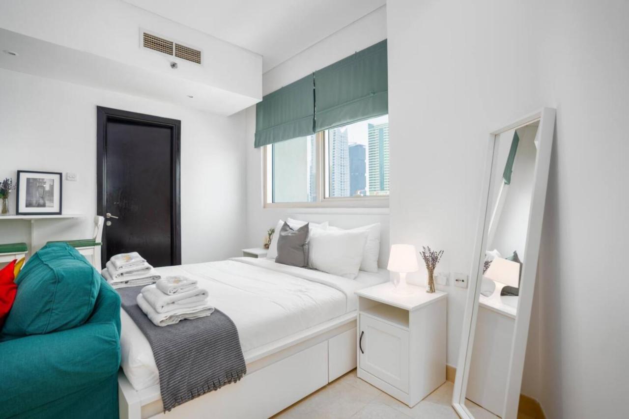 Apartment Chic In Yacht Bay Marina