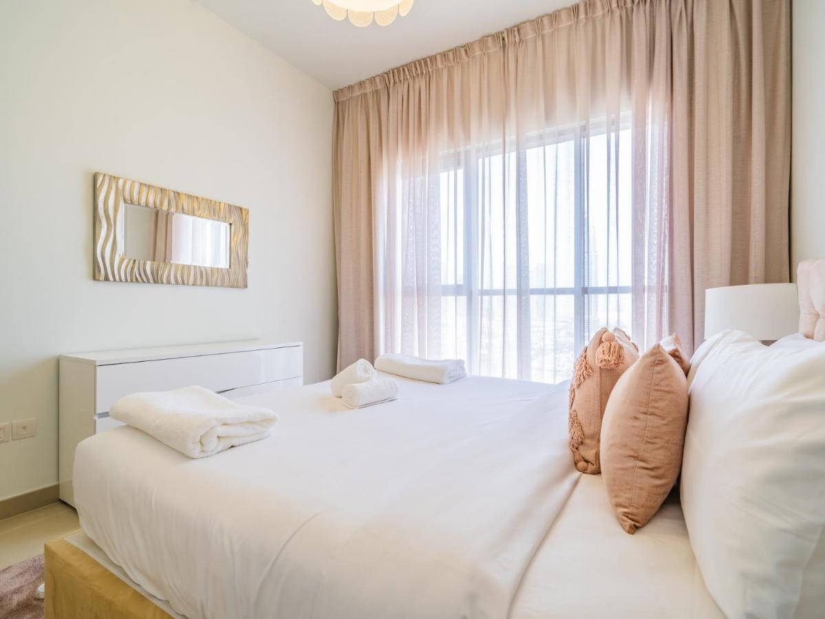 Apartment Monty Holiday - Incredible Burj Khalifa View From This Vibrant Apt *
