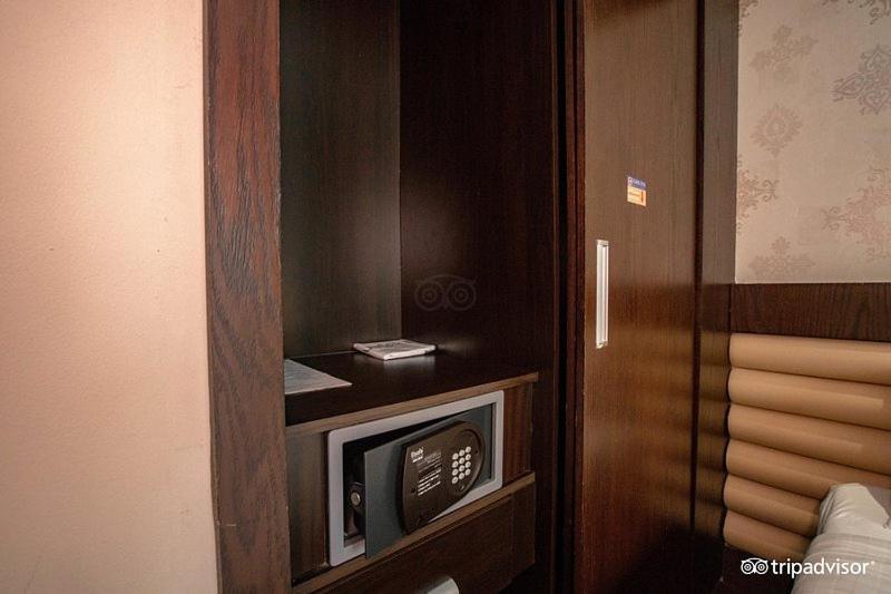 Deira Hotel 2*