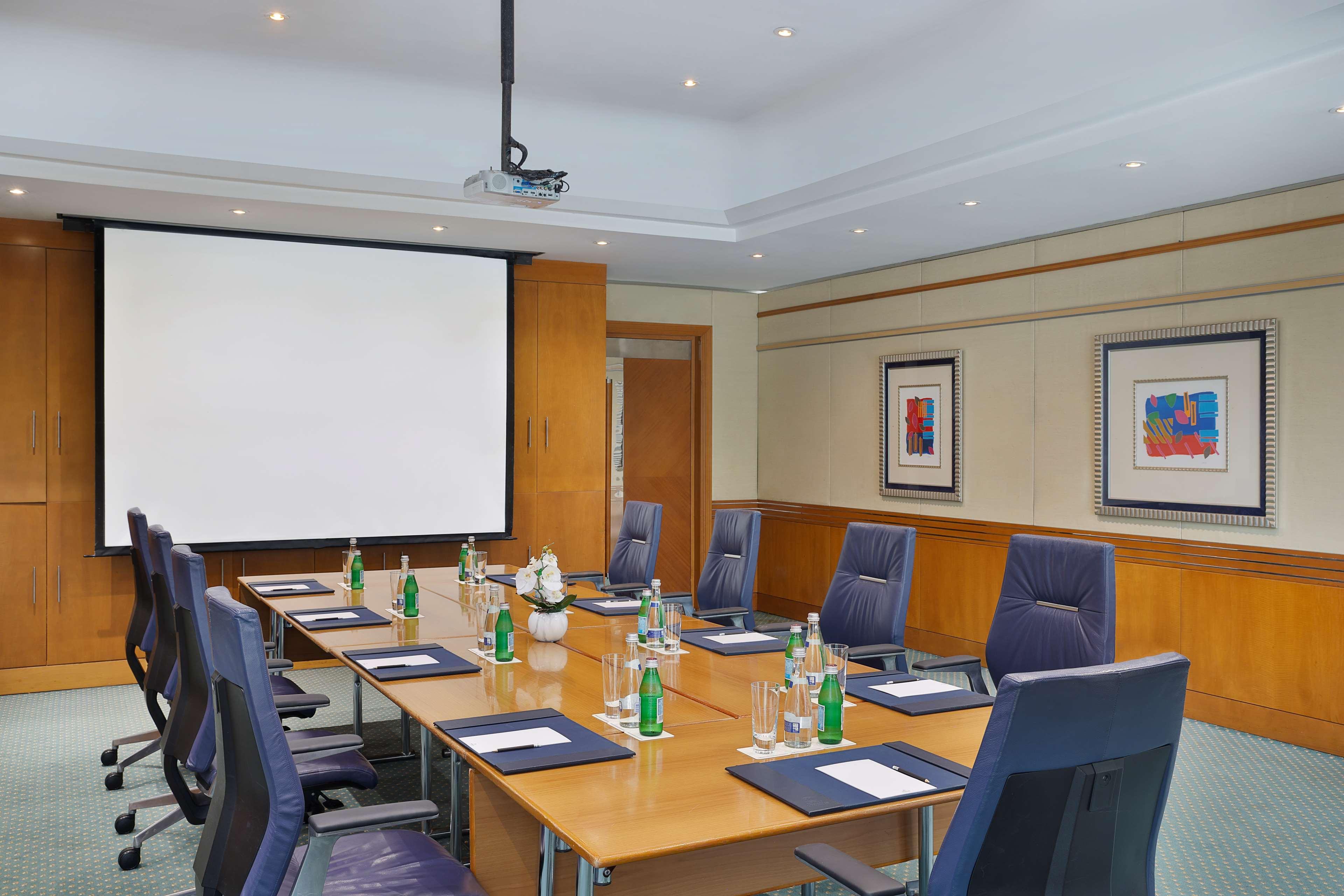 Hilton The Walk 4* Dubai
