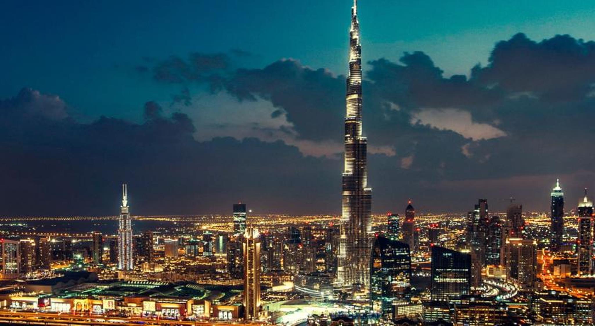 Palette Royal Reflections And Dubai