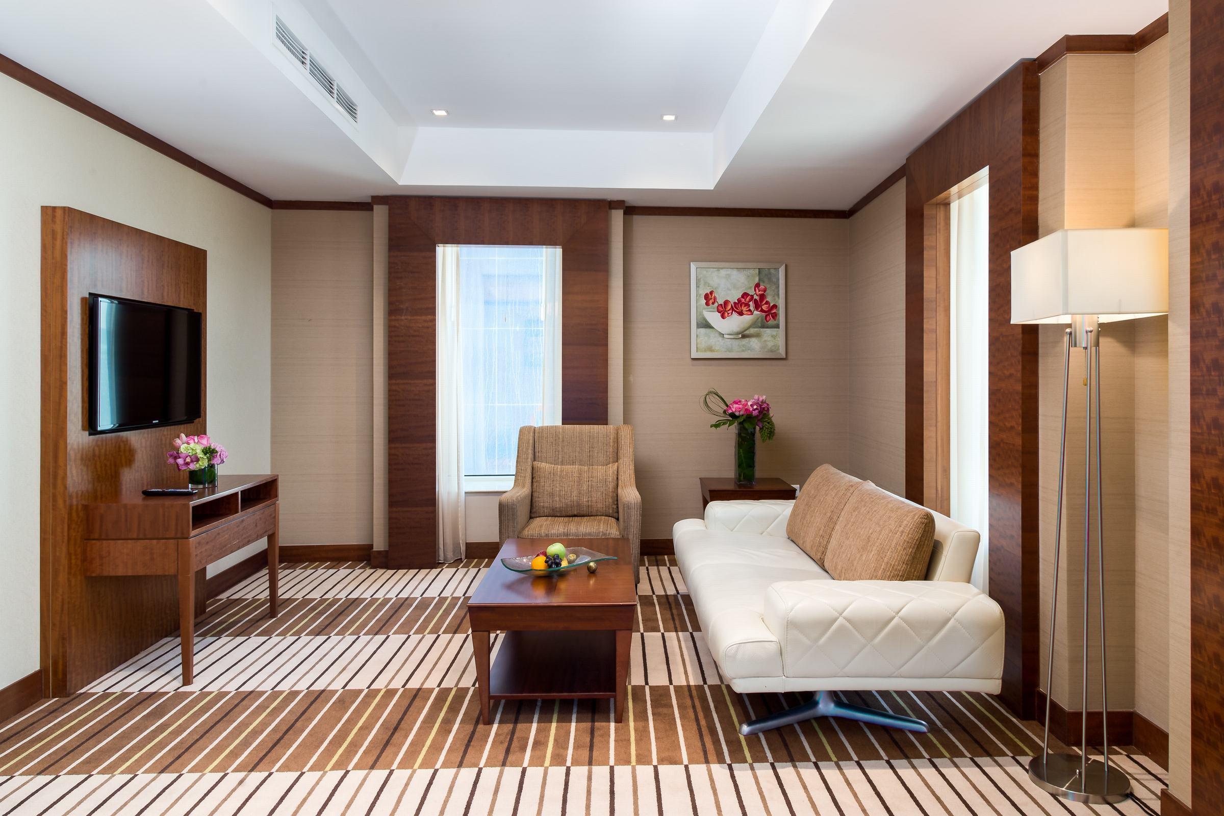 Carlton Downtown Hotel 4*
