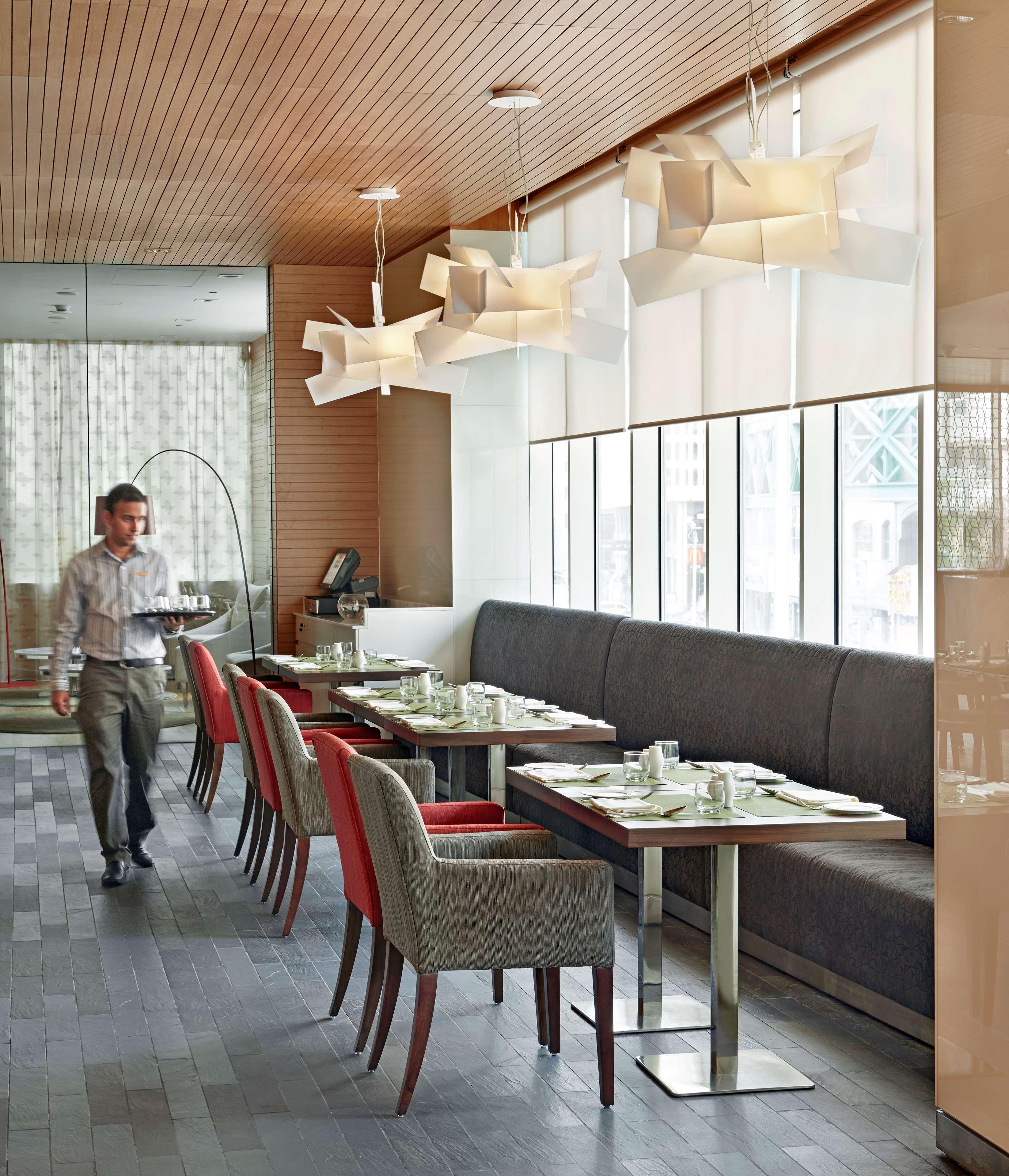 Hyatt Place Baniyas Square 4*