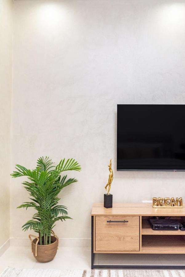 The Smart Concierge - Waves By Kasco