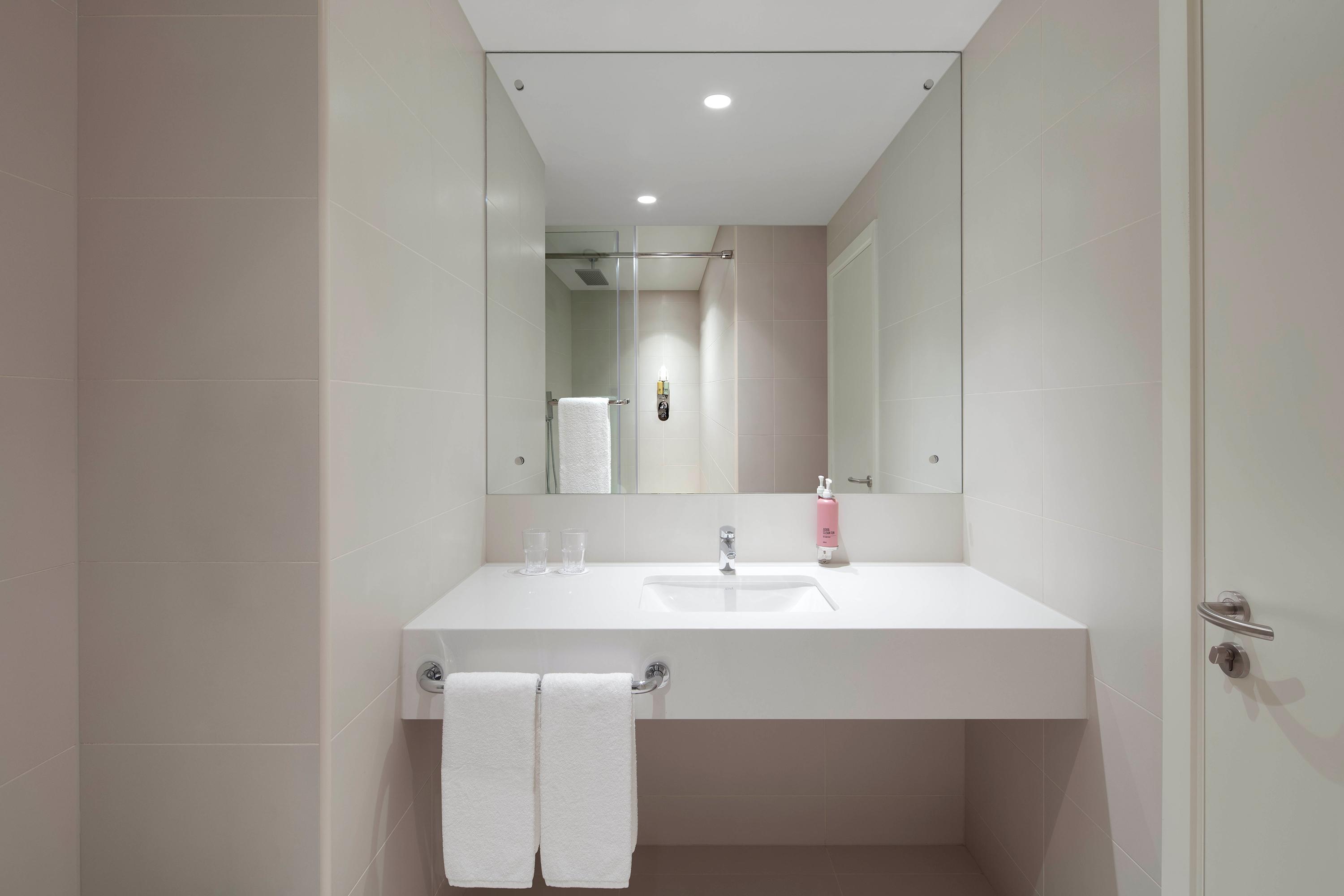 Rove Healthcare City Hotel Dubai