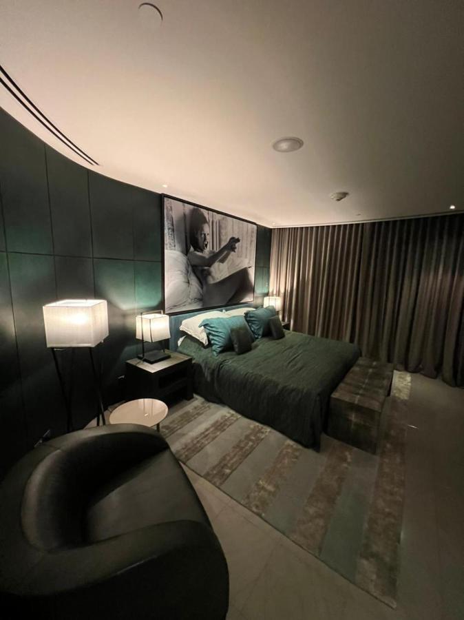 2 Bedroom At Armani Burj Khalifa Apartment *