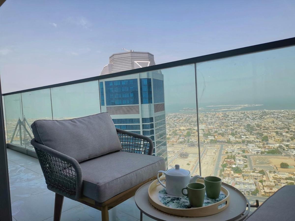 Vacay Lettings -spotlight Infinity Pool At Paramount Tower Apartment *