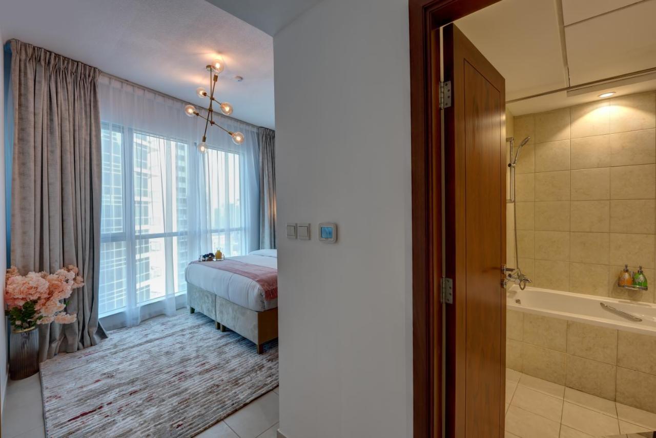 Durrani Homes - Luxe Living With Burj Khalifa And Fountain View - Third Without Partition *