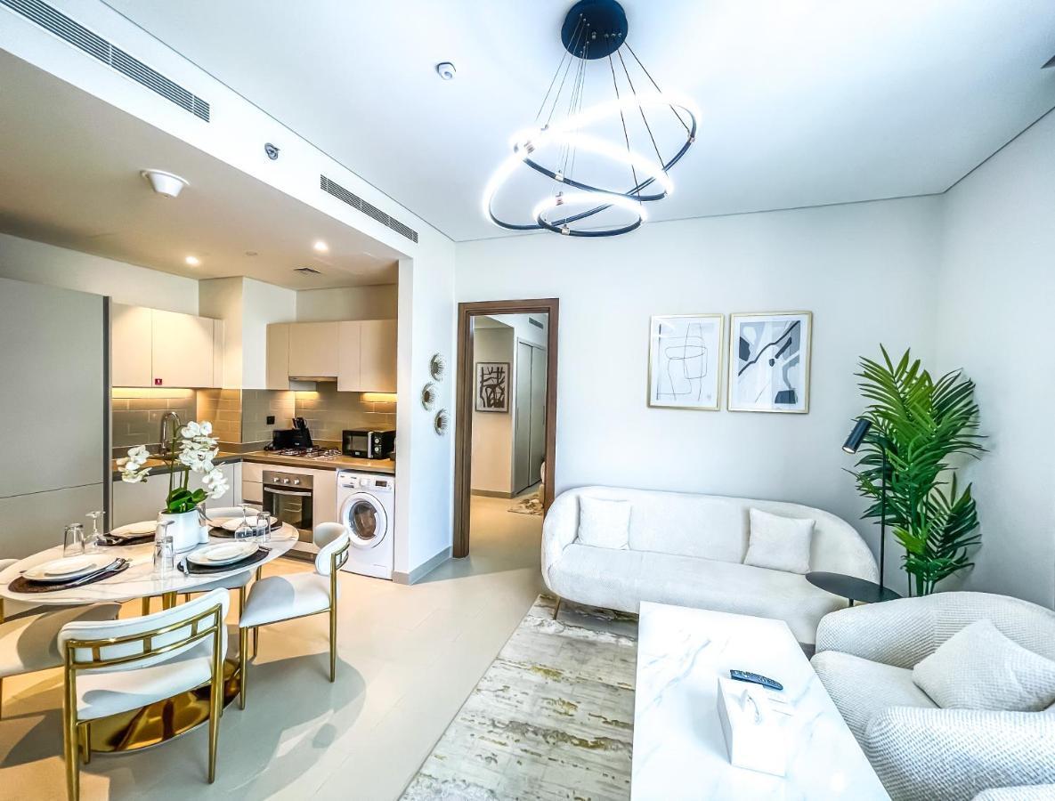 Mindblowing 2 Bedroom With Close View Of Burj Khalifa Apartment