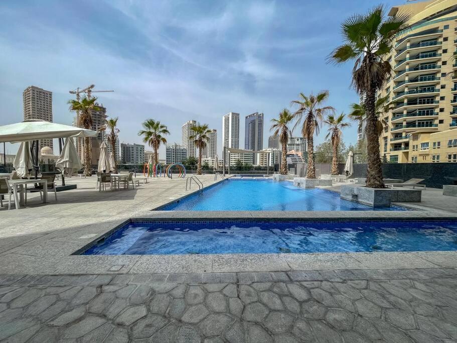Apartment Elegant Studio Sparkle Tower Jbr By Suiteable
