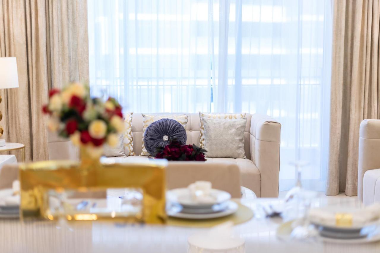 Westminster Standpoint Burj Khalifa Apartment *