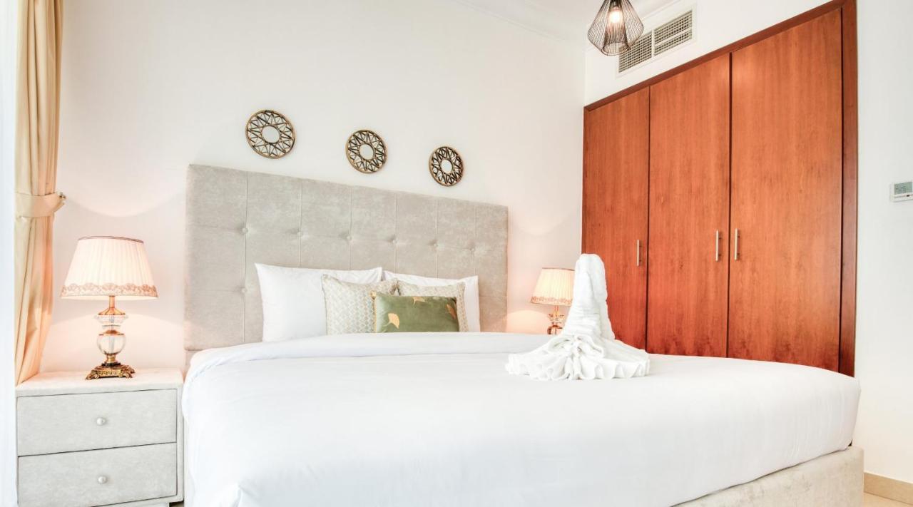 Stunning 1 Bedroom In Down Town Apartment Dubai