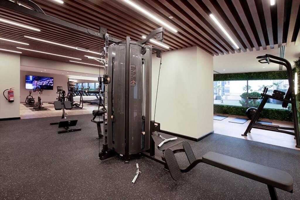 Jacuzzi, Pool And Gym - 5min From Burj Khalifa Apartment