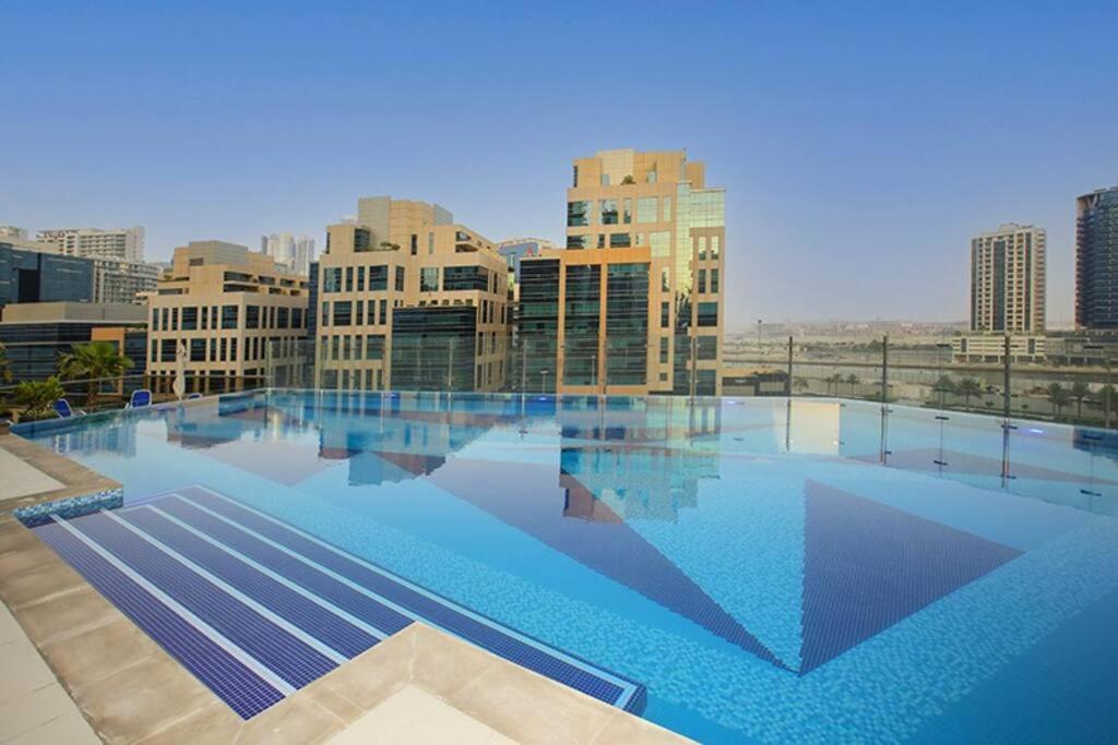 Jacuzzi, Pool And Gym - 5min From Burj Khalifa * Dubai