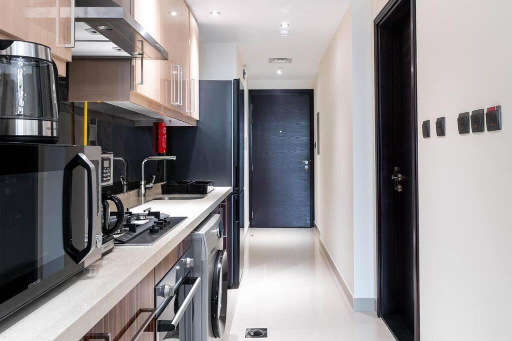 Jacuzzi, Pool And Gym - 5min From Burj Khalifa Apartment