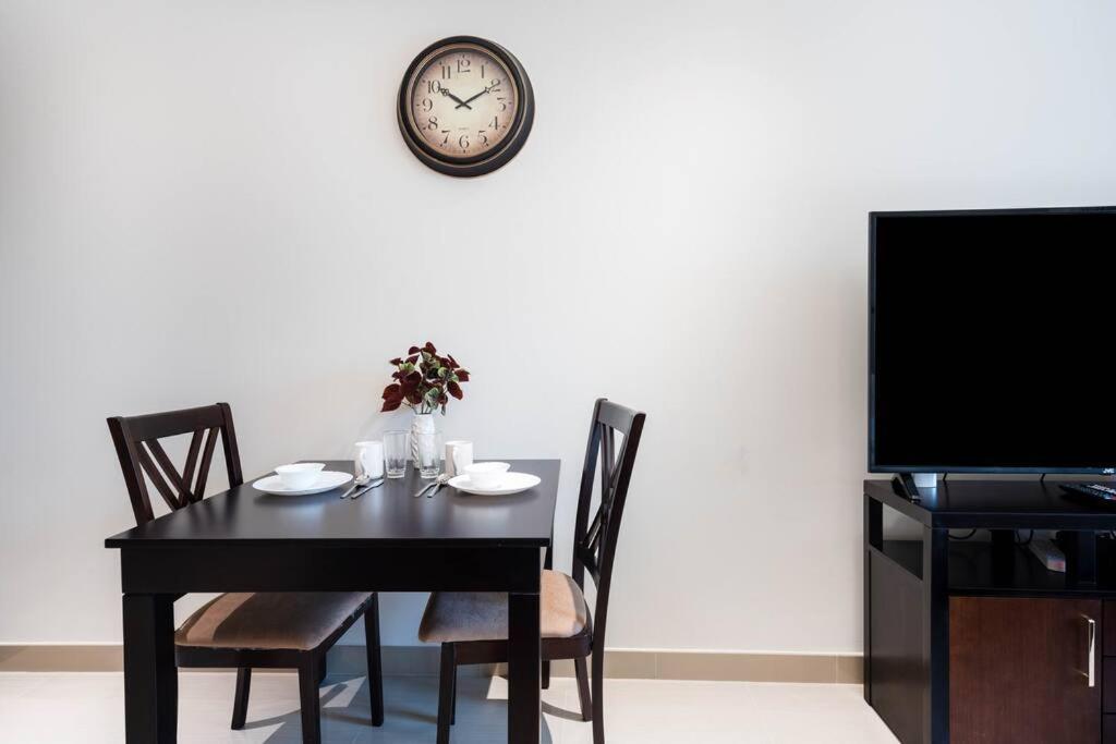 Jacuzzi, Pool And Gym - 5min From Burj Khalifa Apartment