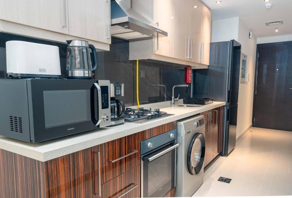 Jacuzzi, Pool And Gym - 5min From Burj Khalifa Apartment *