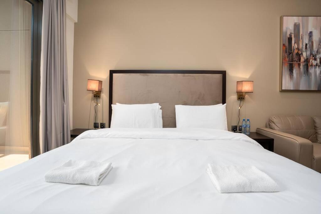 Jacuzzi, Pool And Gym - 5min From Burj Khalifa